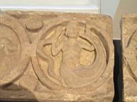 Cluny, Sculpture romane, Medaillon, Sirene au serpent (Musee du Palais Jean de Bourbon)